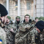 Soldados ucranianos en las calles de Kiev