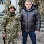 Lomachenko posa con el uniforme del ejército ucraniano