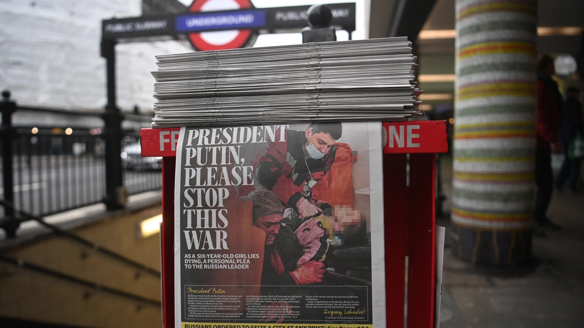 Portada del Evening Standard, propiedad del magnate ruso Evgeny Lebdev, llamando a poner fin al conflicto