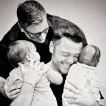 Tiziano Ferro y su esposo Victor Allen se convierten en papás de dos hijos, Margherita y Andrés