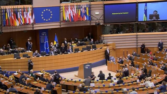 Zelenski interviene por videoconferencia ante el Parlamento Europeo