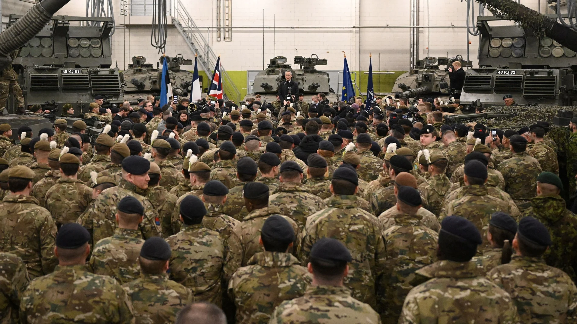 El secretario general de la OTAN, Jens Stoltenberg, en la base militar de Tapa, en Tallin (Etonia)