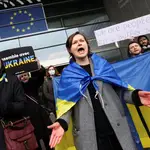 Manifestación a favor de Ucrania y contra la invasión rusa frente al Parlamento Europeo en Bruselas