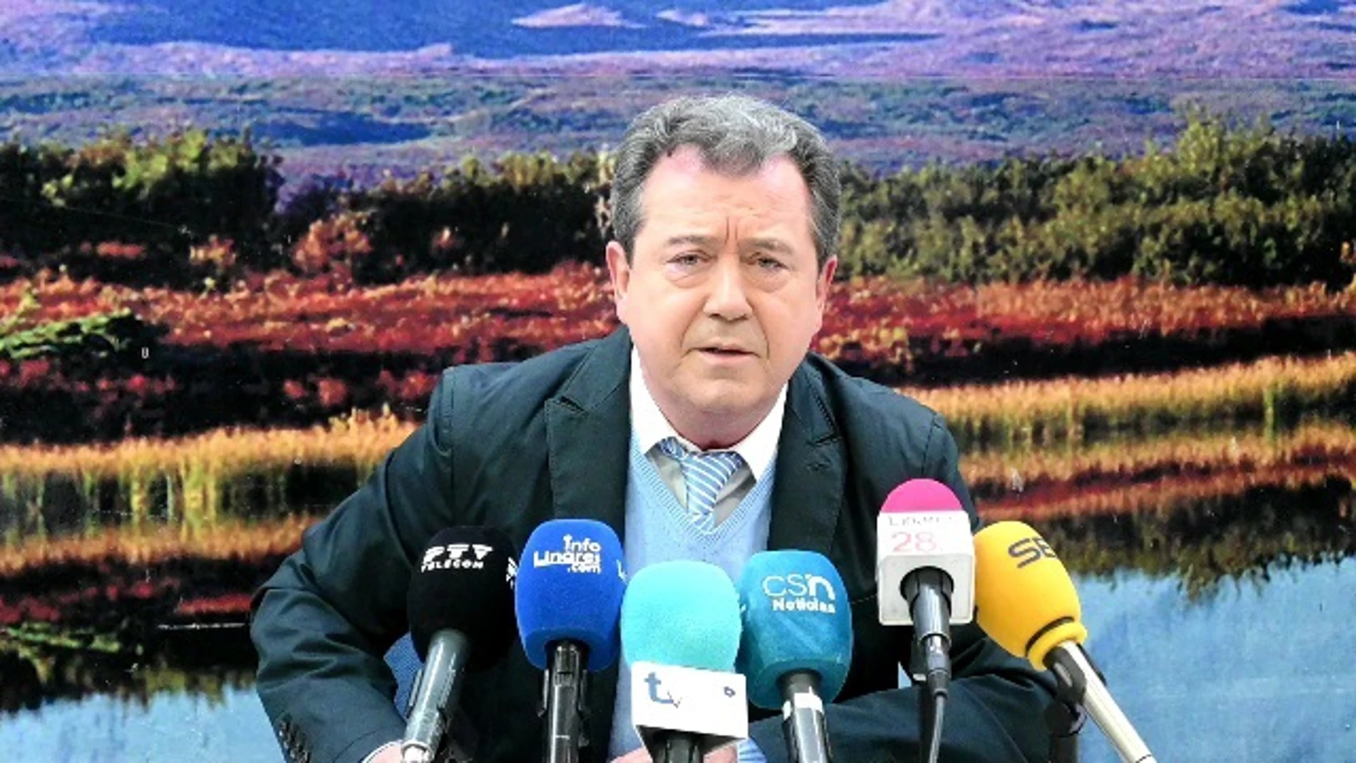 Juan Fernández durante una rueda de prensa. LINARES PRIMERO