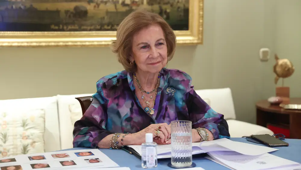 La Reina Sofía de España durante una reunión con miembros del Instituto Español Reina Sofía en Madrid, miércoles 17 de marzo de 2021