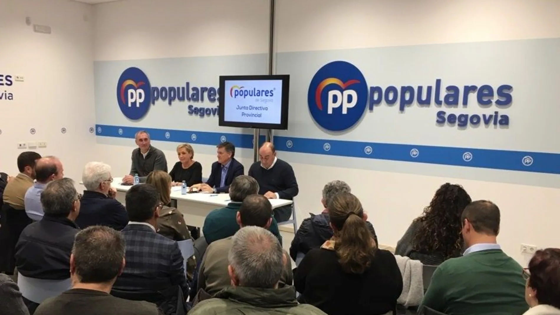 Paloma Sanz preside una Ejecutiva del PP de Segovia