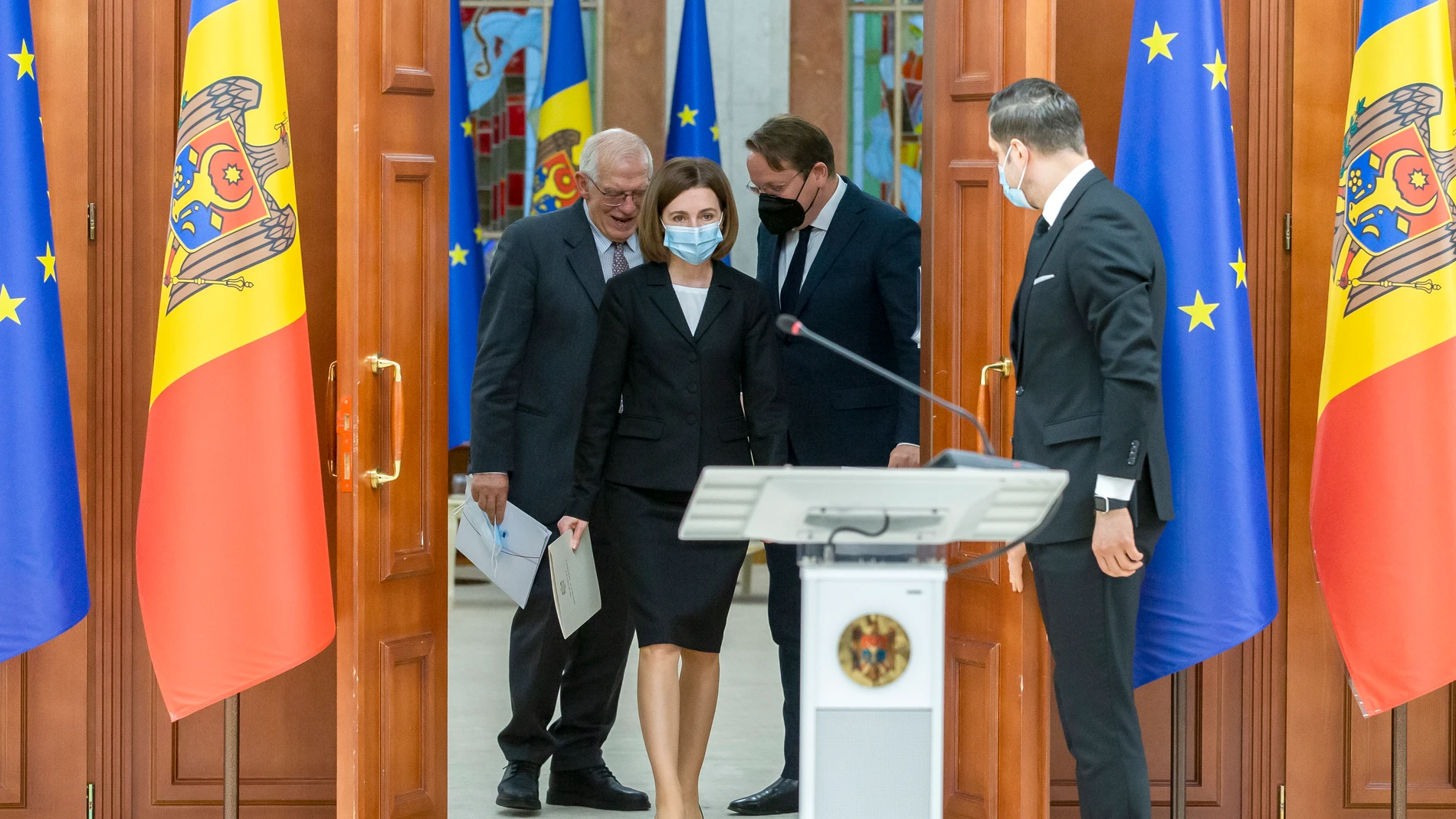 La presidenta proeuropea firmó el documento en una ceremonia televisada en Chishinau