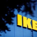 Logotipo de Ikea en el exterior de una de sus tiendas