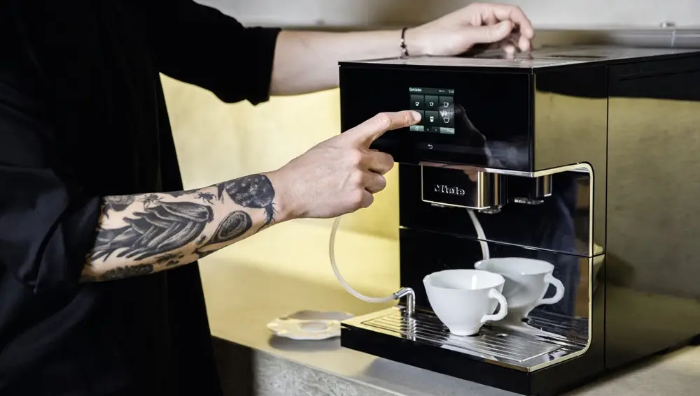 Máquina de café, El modelo CM 5310 Silence con preparación OneTouch for Two y superficie calienta-tazas