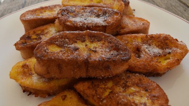 Un plato de torrijas de pan, el dulce estrella de la Semana Santa y la Cuaresma