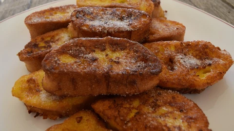 Un plato de torrijas de pan, el dulce estrella de la Semana Santa y la Cuaresma