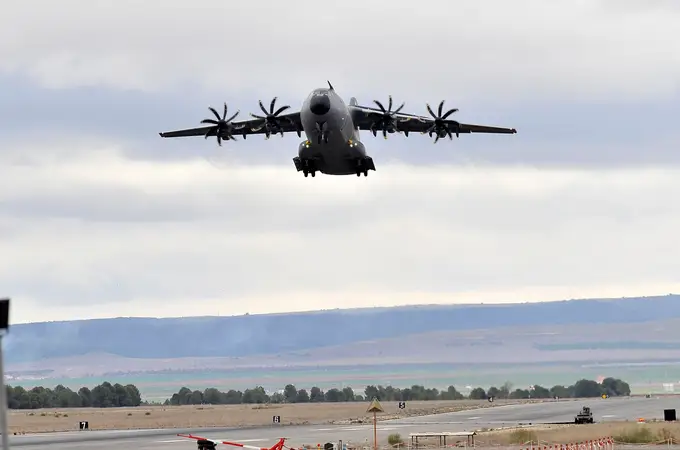 España enviará a Ucrania munición de largo alcance y material de invierno en aviones de países aliados