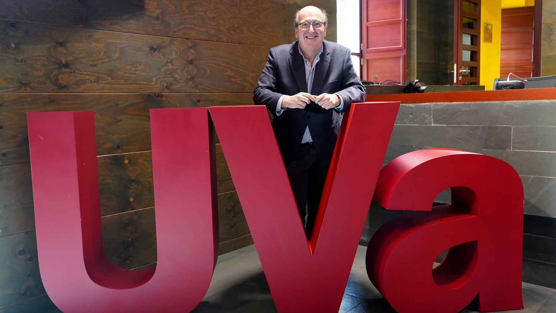 José Ramón González presenta su candidatura como rector de la Universidad de Valladolid