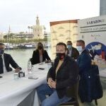 De izquierda a derecha, Carlos Berrozpe, Ana García, José Carlos Redondo, Juan Diego Márquez y Scott Marshall, en la mesa redonda organizada por LA RAZÓN