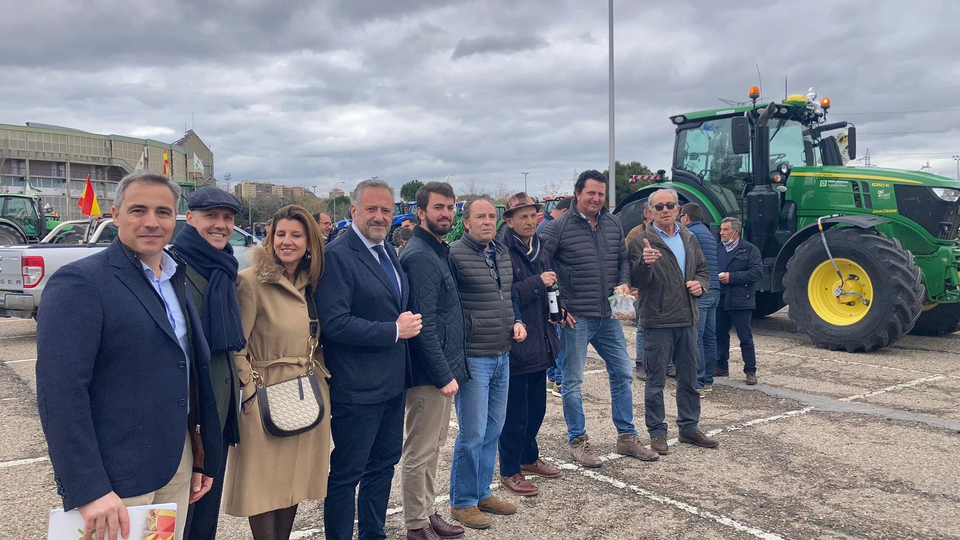 Juan García-Gallardo ha participado junto a otros procuradores de Vox este viernes en la tractorada celebrada en Valladolid para pedir precios justos para el campo
