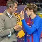 Iñaki Urdangarín se reencuentra con su hijo Pablo en el 50 aniversario del handbol a 05 de Marzo de 2022 en Barcelona (España). 05 MARZO 2022 David Oller / Europa Press 05/03/2022
