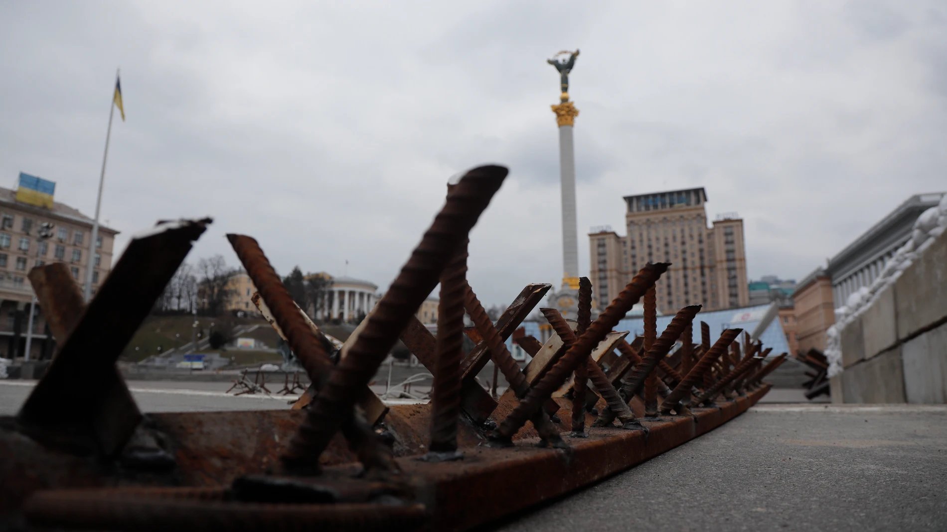 Barreras metálicas con pinchos en Kiev