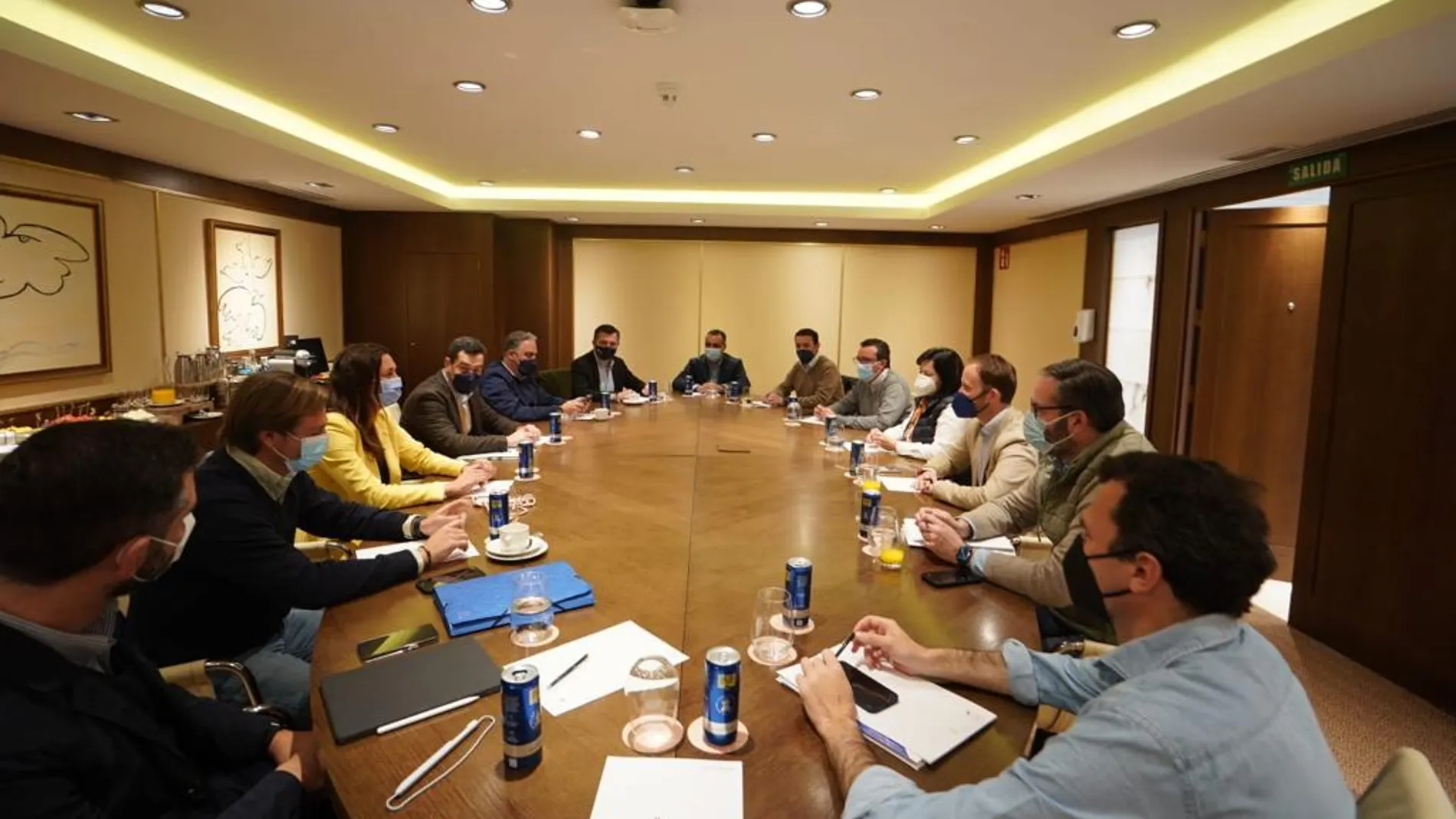 La reunión de los presidentes provinciales del PP andaluz con Juanma Moreno en apoyo a Feijóo