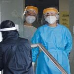 China detecta 327 nuevos positivos de covid, 214 por contagio local