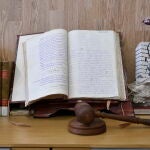 Legajo custodiado en la Audiencia Provincial de Almería donde se recoge la sentencia número 37 de 1929 que narra los hechos reales acaecidos en Níjar (Almería), por la que se condenó a José Pérez Pino por el homicidio de Francisco Montes Cañadas (Leonardo en la obra de Lorca). EFE / Carlos Barba