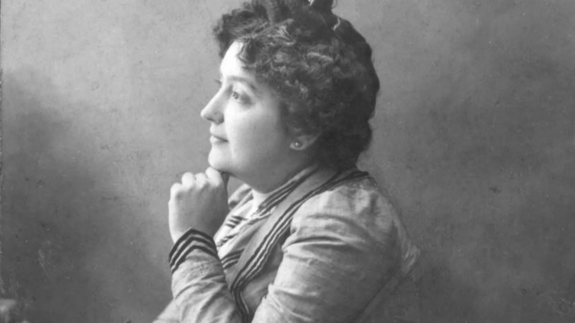Carmen de Burgos Seguí : Fue una de las pioneras del periodismo español .