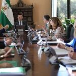 Inicio de la histórica reunión del Consejo de Gobierno celebrada en el Parque Nacional de Doñana en octubre de 2019 bajo la presidencia de Juanma Moreno, en una imagen de archivo. JUNTA DE ANDALUCÍA (Foto de ARCHIVO)