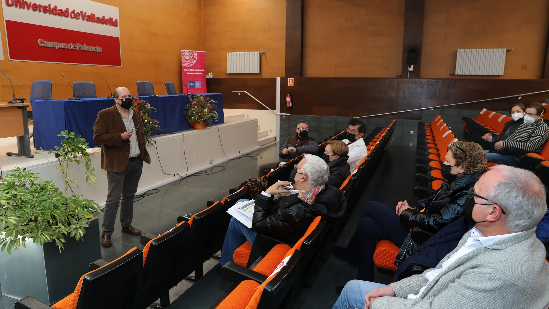 José Ramón González, candidato a rector de la Universidad de Valladolid visita el Campus de Palencia