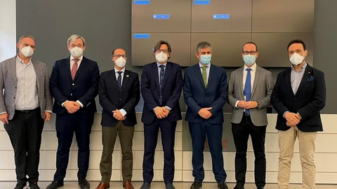 EL director general de Informática y Transformación Digital, Javier Martínez (segundo dcha.), se reunió hoy con miembros del Centro Criptológico Nacional y responsables de ciberseguridad de otras comunidades autónomas