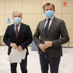 El teniente de alcalde delegado de Hacienda y Urbanismo del Ayuntamiento de Córdoba, Salvador Fuentes (PP), y el portavoz de Cs, David Dorado. AYUNTAMIENTO DE CÓRDOBA