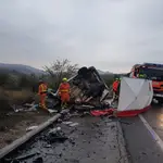  Un hombre muere tras colisionar su furgoneta contra un camión en Chelva (Valencia)