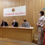 El embajador de Japón en Españaa, Hiramatsu Kenji y el rector de la Universidad de Salamanca, Ricardo Rivero, asisten a la inauguración de la XXI Semana cultural del Japón