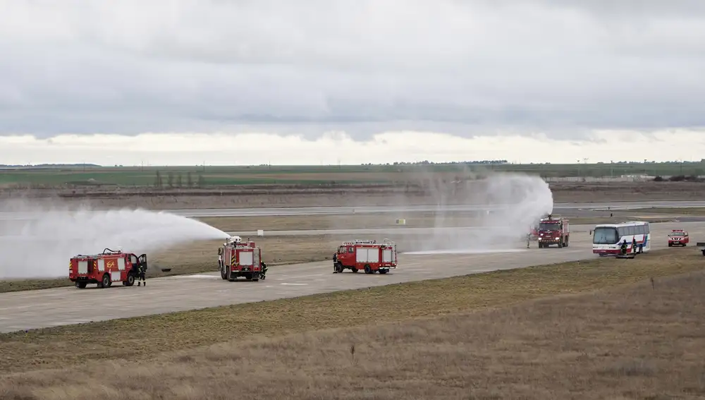 Simulacro de accidente aéreo en la Base de Villanubla