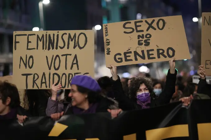 Las feministas de base estallan contra Montero