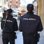 Dos agentes de la Policía Nacional en Valencia en una imagen de archivo