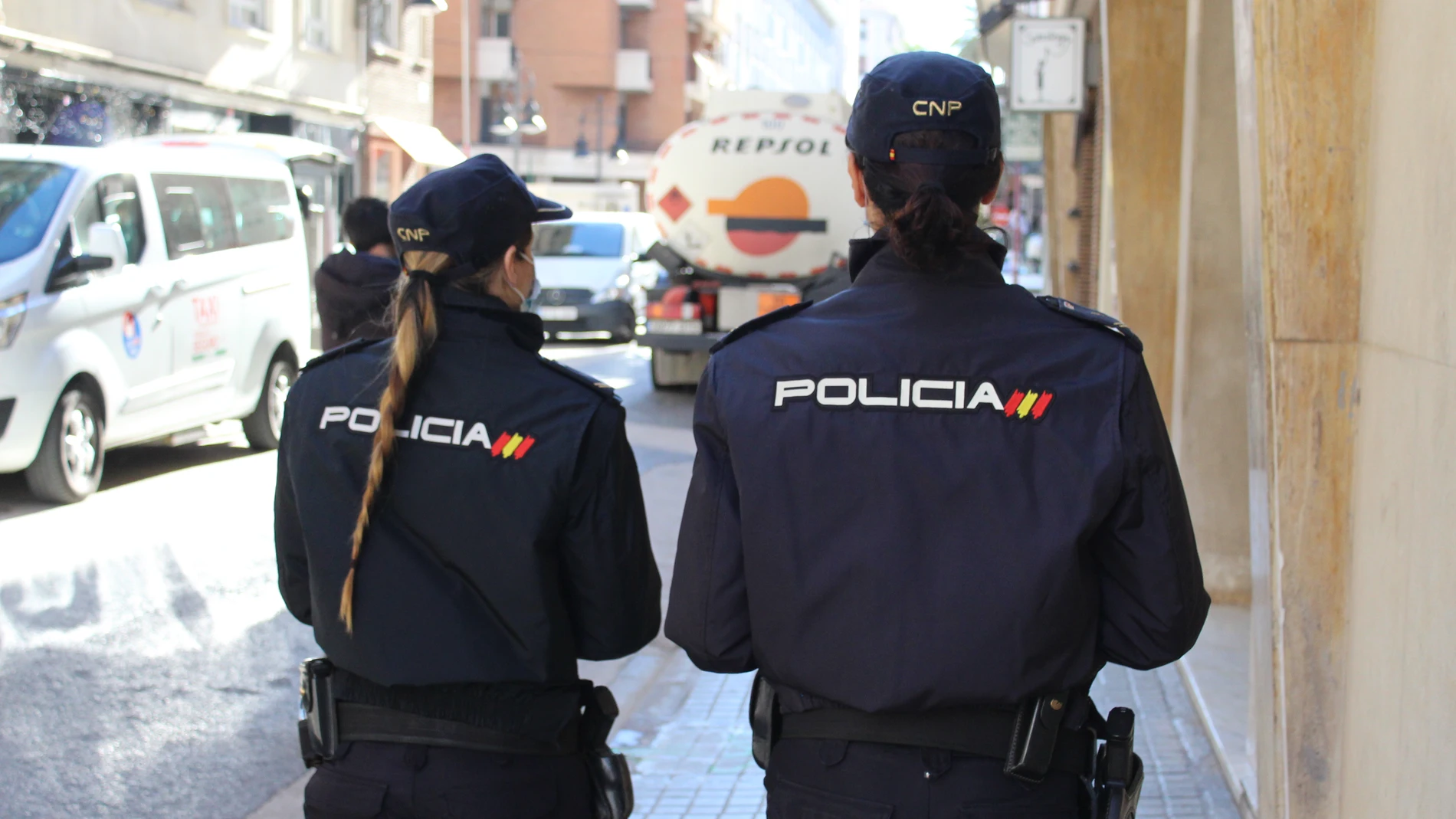 Dos agentes de la Policía Nacional en Valencia en una imagen de archivo