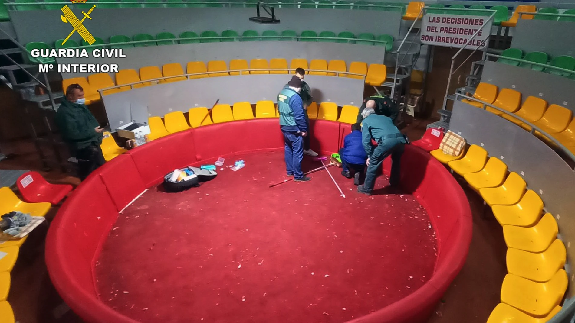 Tentadero clandestino de pelea de gallos desarticulado por la Guardia Civil