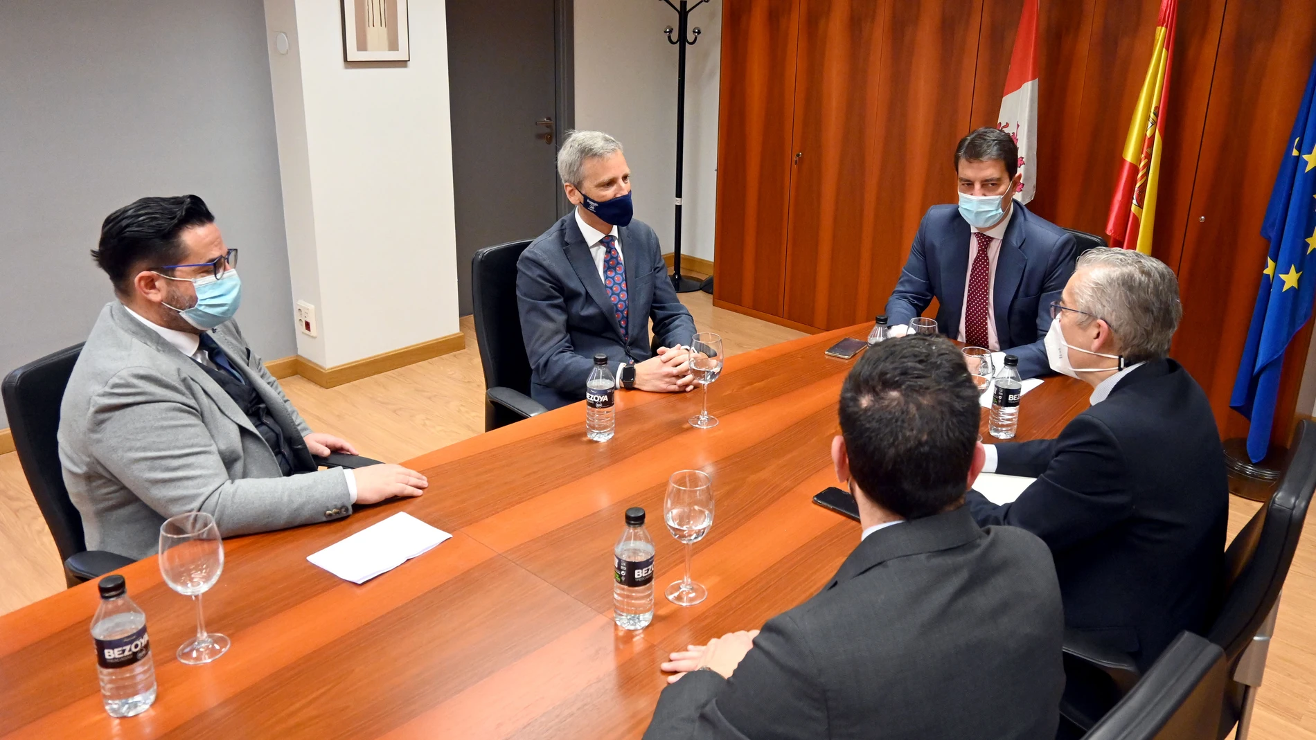 El consejero de la Presidencia en funciones, Ángel Ibáñez, se reúne con los dirigentes de Ayesa