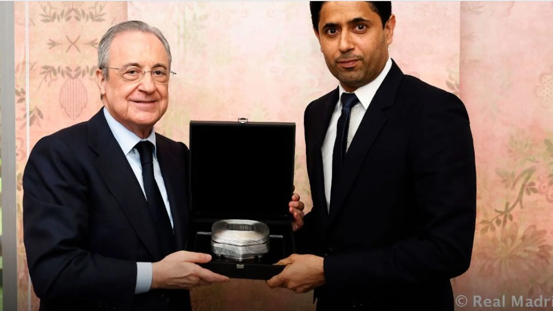 El regalo de Florentino Pérez al presidente del PSG antes del partido contra el Real Madrid/Realmadrid.com