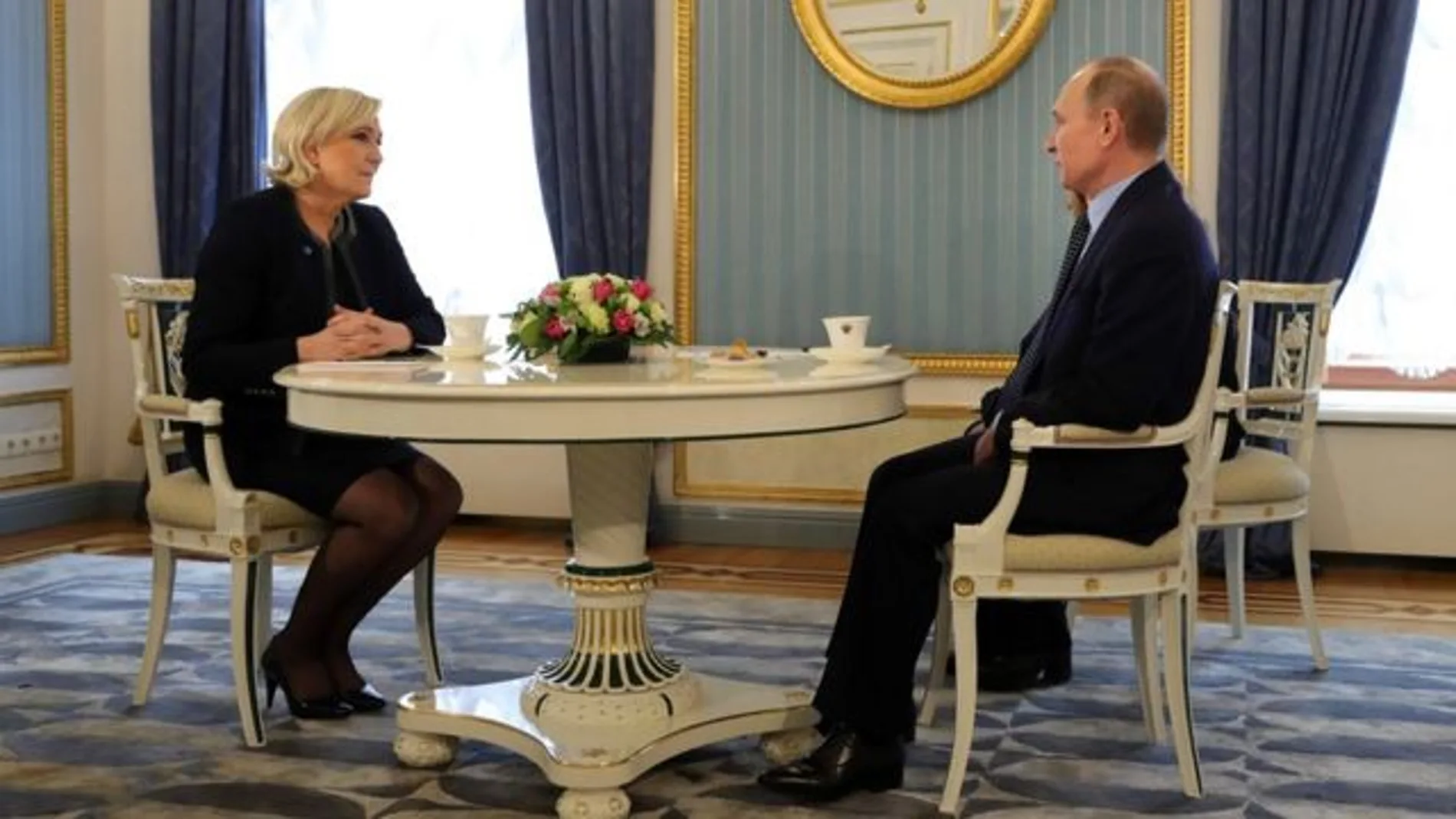 La líder de la extrema derecha francesa, Marine Le Pen, visitó a Vladimir Putin en el Kremlin en 2017