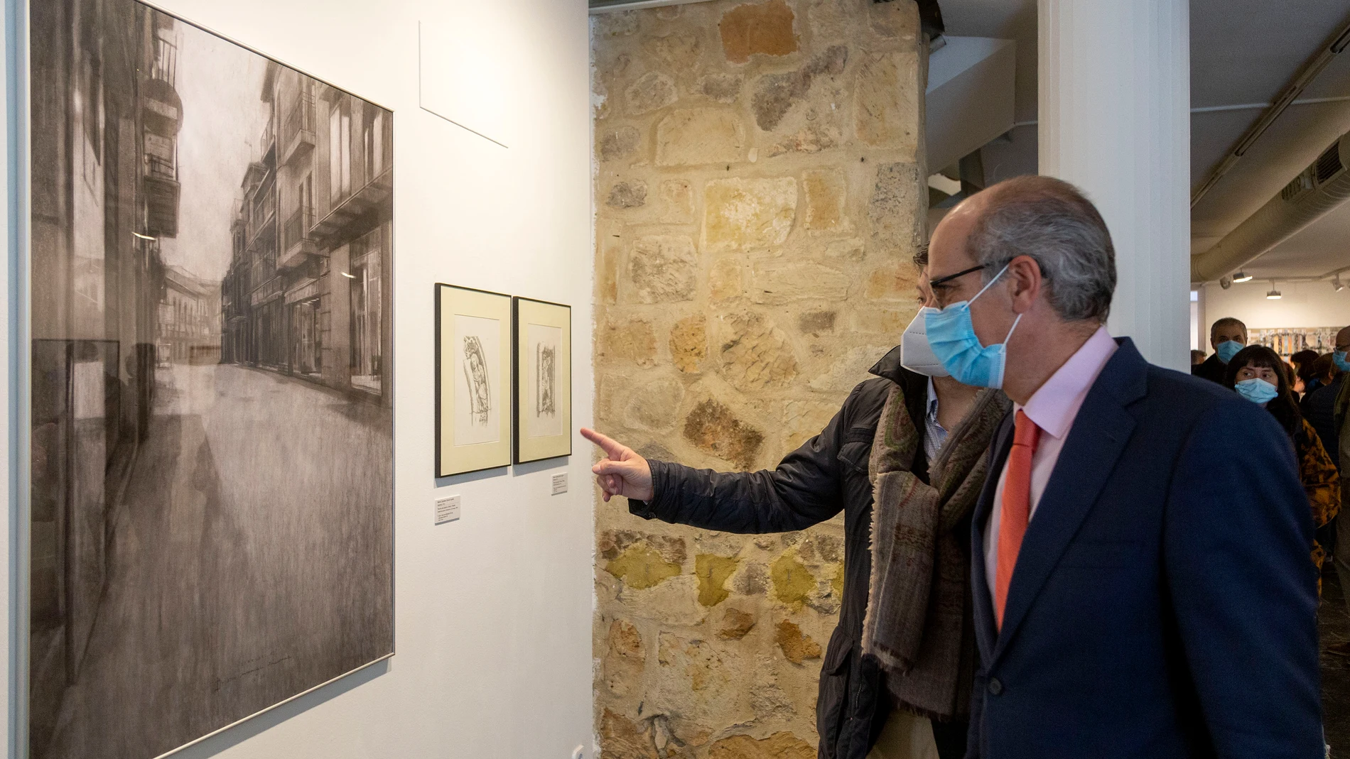 El presidente de la Diputación de Salamanca, Javier Iglesias, presenta la exposición 'Arte salmantino en tiempos de pandemia' que permanecer hasta el próximo 3 de abril en la Sala