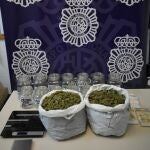 Efectos y droga incautados por la Policía Nacional en Torremolinos. POLICÍA NACIONAL