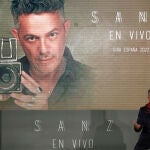 El cantante Alejandro Sanz presentó su gira por España "Sanz en Vivo 2022". EFE/Sergio Pérez
