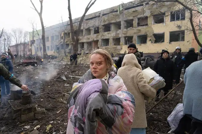 ¿Es una modelo ucraniana la “víctima” que sale en distintas fotos del hospital bombardeado en Mariúpol?
