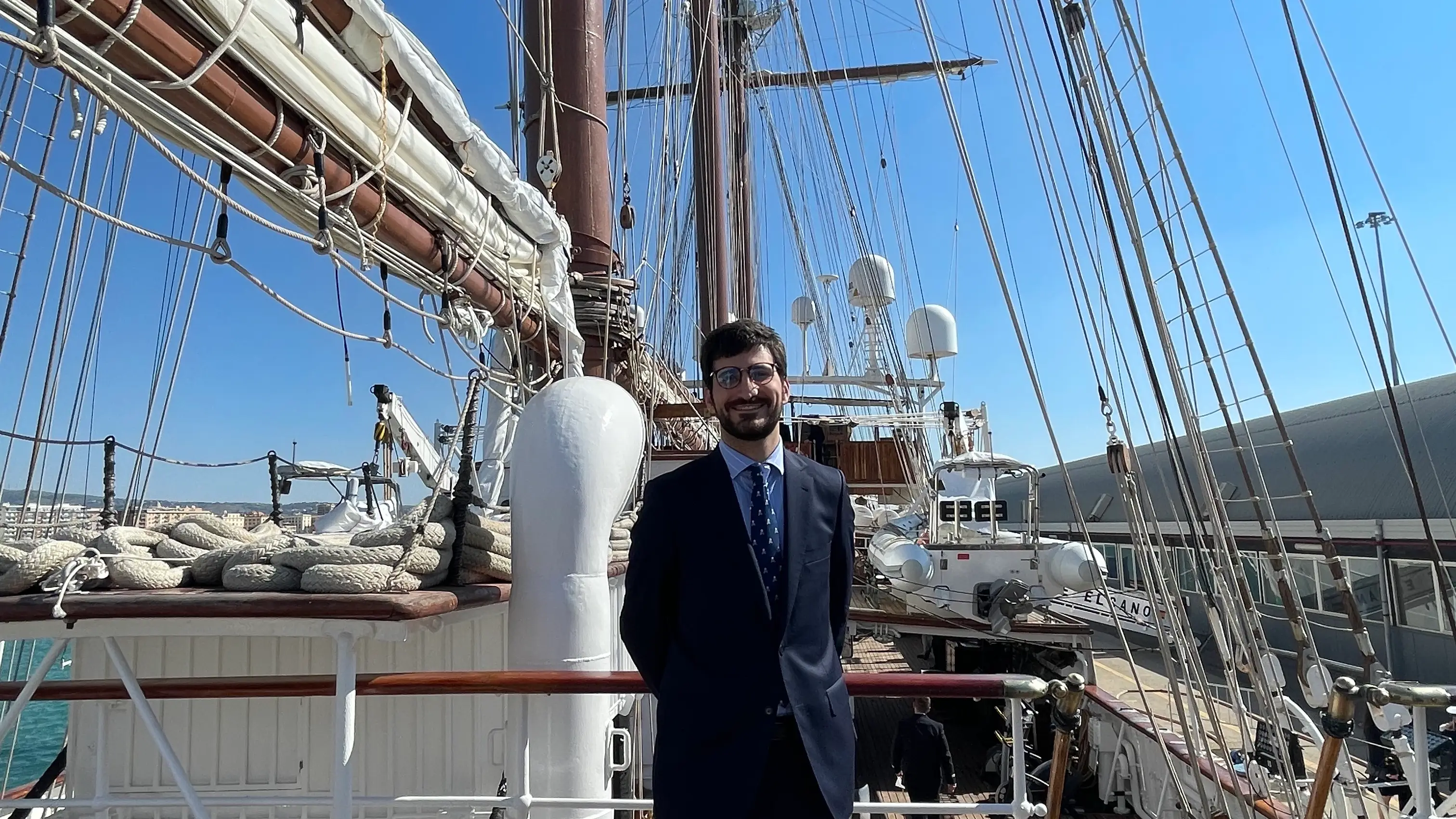 Gonzálo Jiménez Tapia, viaja a bordo del Elcano narrando el dia a dia de la travesía