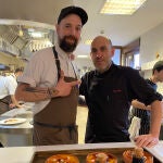 Los cocineros Luis Alberto Lera (d) y Edorta Lamo, en el restaurante Lera, en Castroverde de Campos, fiel reflejo de la gastronomía rural
