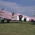 Caza monoplaza Spitfire pintado del color rosa mountbatten | Fuente: commons.wikimedia