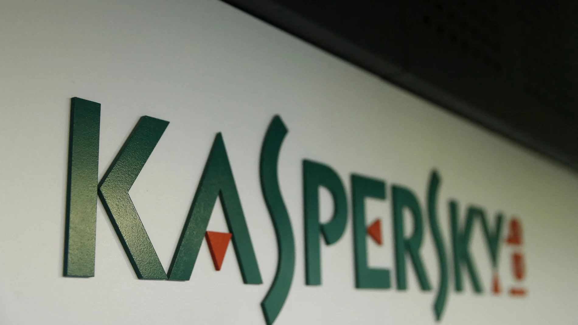 FILE PHOTO: El logo de Kaspersky Lab en la oficina de la compañía en Moscú, Rusia, el 27 de octubre de 2017. REUTERS/Maxim Shemetov/File Photo