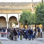 Turistas en el Patio de los Naranjos de la Mezquita-Catedral
