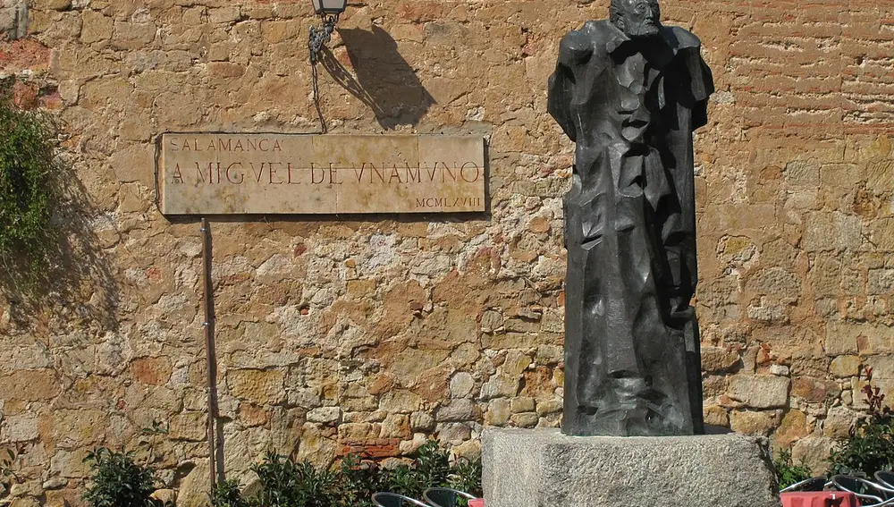 Estatua dedicada a Miguel de Unamuno en Salamanca