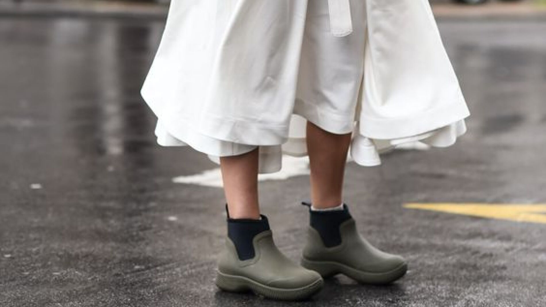 Botas de agua practicas y estilosas para afrontar los d as de lluvia